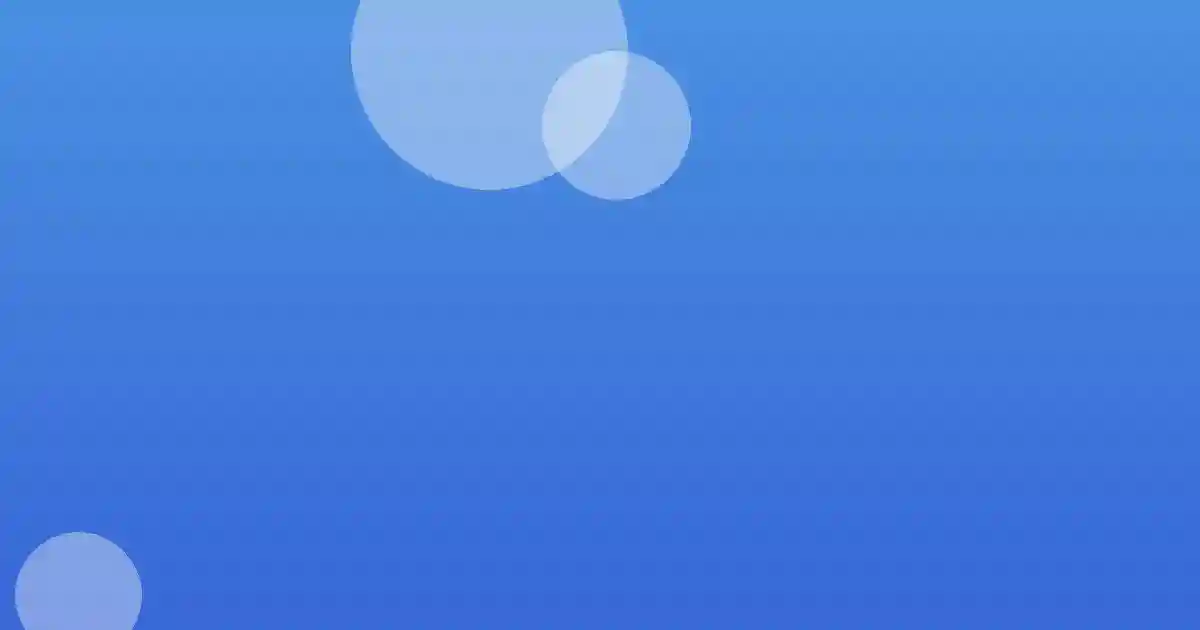 따뜻한 김이 피어오르는 클래식 밀크티 한 잔