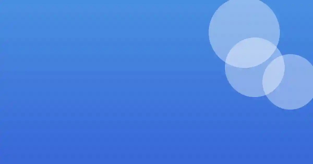 노트북으로 애니스킬 강의를 시청하며 미소 짓는 사람의 모습