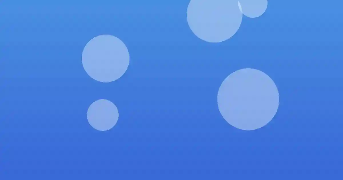 따뜻한 햇살 아래 여유롭게 거니는 사람들의 모습