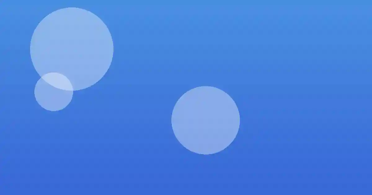 다양한 디자인의 가방고리들이 진열되어 있는 모습